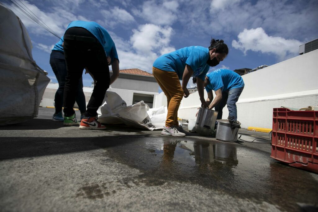 Nicaraguan companies collect electronic waste to educate children