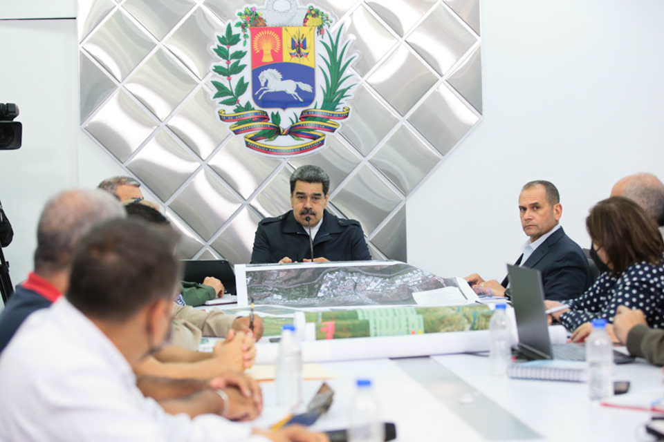 Nicolás Maduro: We have to move forward in an urban restructuring after the rains