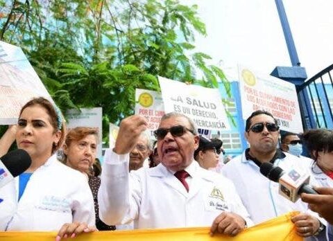 «No más ARS, no más AFP»: Médicos marchan hoy en Santiago