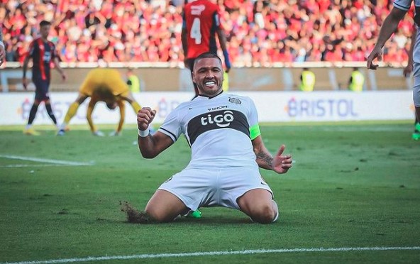 Olimpia stayed with the superclásico and reached the top