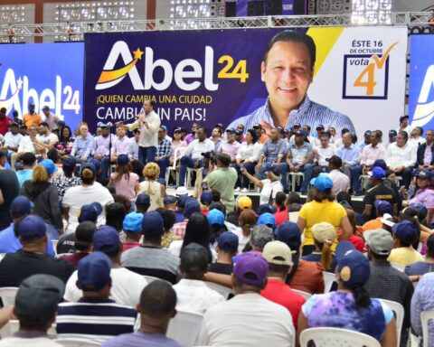 "On October 16, the way is opened for a renewed PLD to take over the National Palace," says Abel Martínez