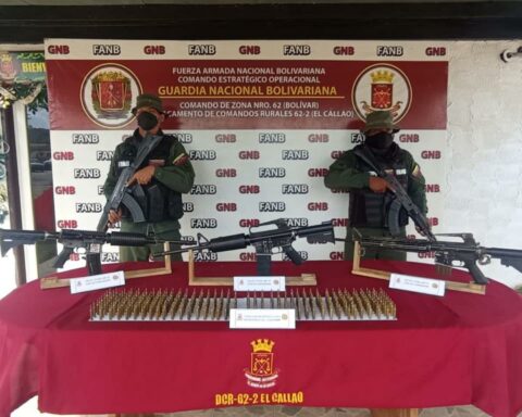 One of the Guayana train shot down and three AR-15 rifles seized