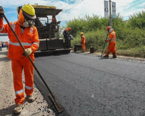 Only S/4 of each S/10 was executed in 9 months