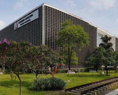 PL, PT and PSDB have bigger stands at Alesp