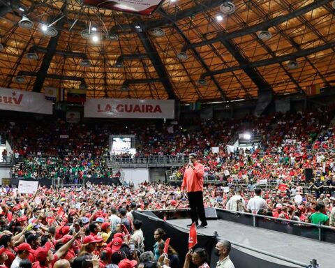 PSUV announces "manual" of militancy during the swearing-in of street bosses in Vargas