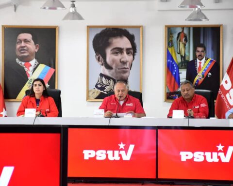 PSUV will renew political teams on November 12
