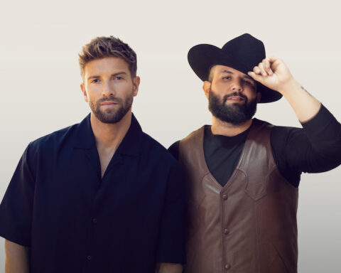 Pablo Alborán and Carín León premiere “Journey to Nowhere”