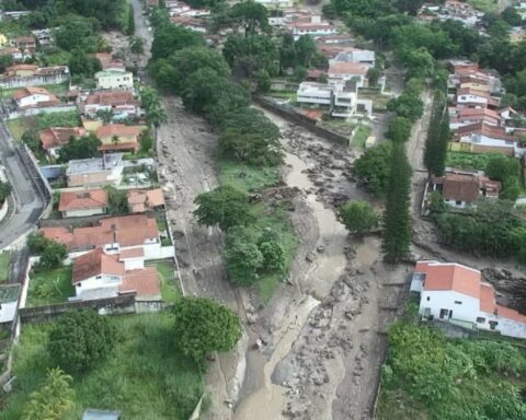 Padrino López: The people of El Castaño count on us the FANB