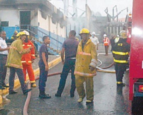 Palacio y oficinas estatales quedaron sin energía