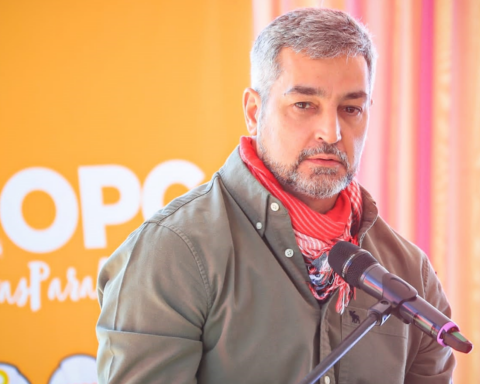 Paraguayan President appoints new military leadership in his last year in office