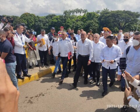 Parliamentarians from Colombia and Venezuela will tour border towns