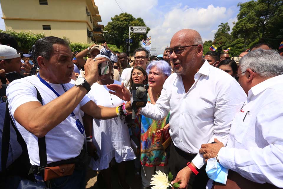 Parliaments of Colombia and Venezuela advocate a total opening of the border