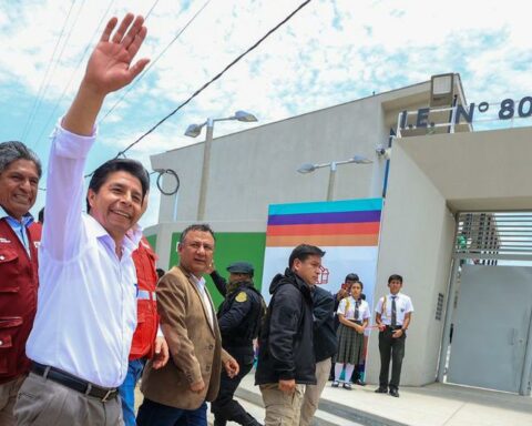 Pedro Castillo LIVE: hearing to file constitutional complaint suspended until noon