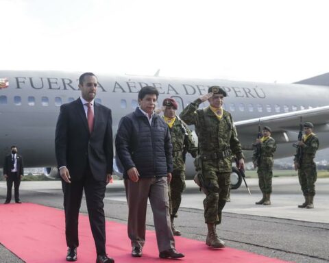 Pedro Castillo: "My family will continue to use the presidential plane"