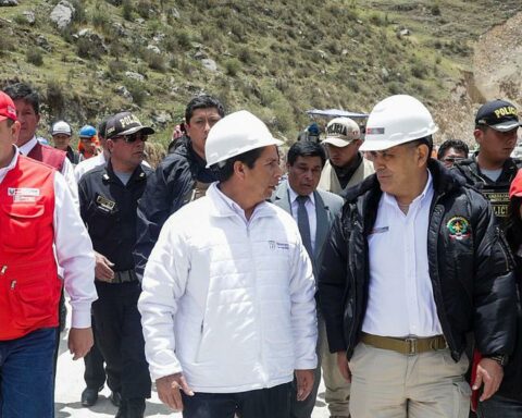 Pedro Castillo assures that if a company does not finish a work, "the Government will take it over"