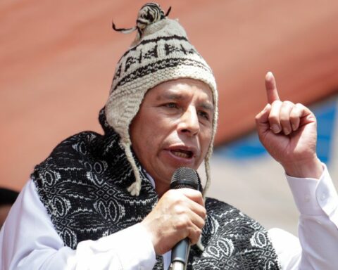 Pedro Castillo denounces that prosecutors and congressmen promote a vacancy against him