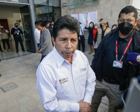 Pedro Castillo met with lithium and uranium investors and promised not to nationalize resources