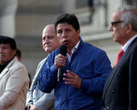 Pedro Castillo uses presidential salary to "pay lawyers and defend himself against coup plotters," says Aníbal Torres