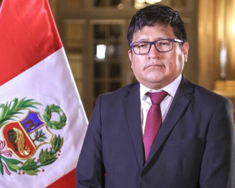 Pedro Castillo withdraws Minister Jorge López from the Minsa after a complaint against him