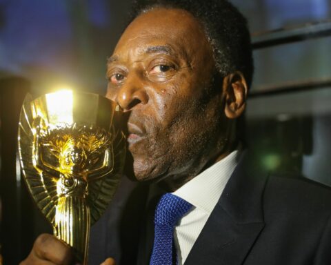 Pele reaches 82 years of age receiving tributes