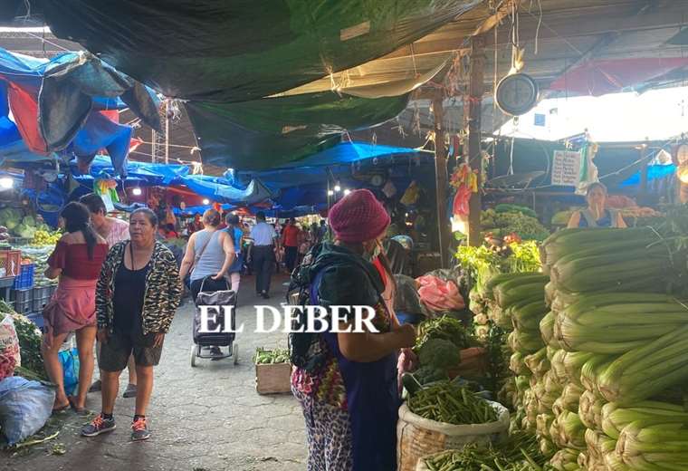 People flocked to the markets for supplies on the fourth day of the census strike