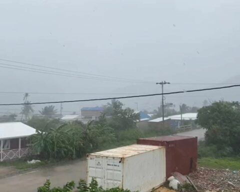 Petro arrives on the island of San Andrés to assess damage after Hurricane Julia