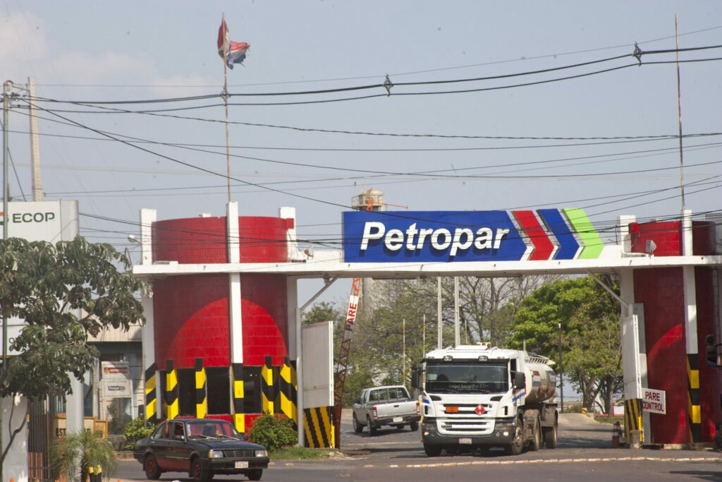 Petropar union threatens to close stations