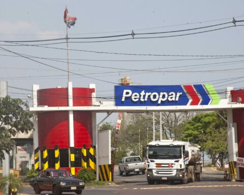 Petropar union threatens to close stations