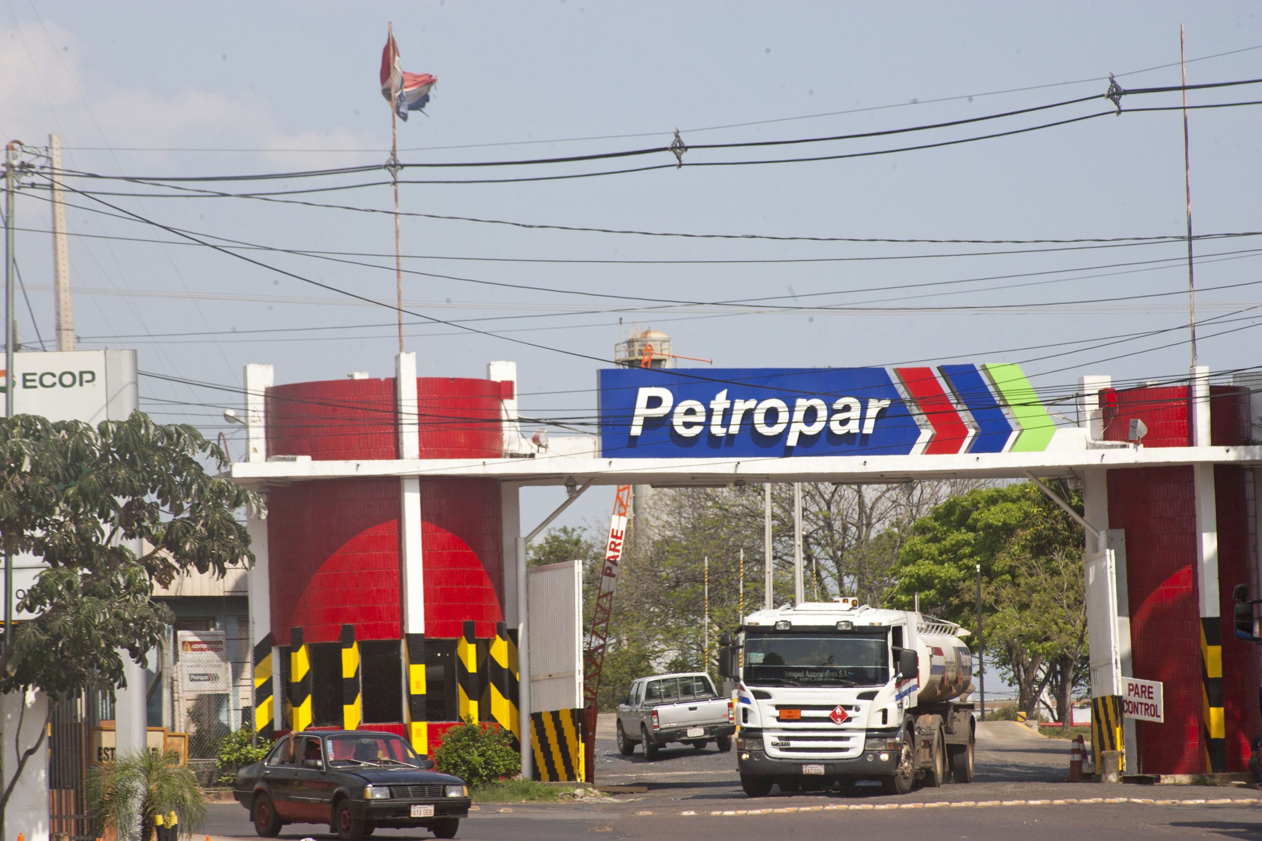 Petropar union threatens to close stations