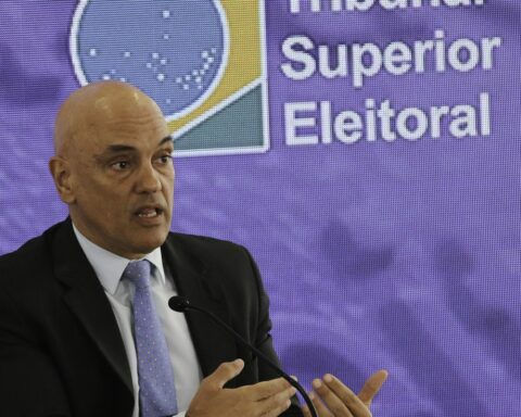 President of the TSE takes stock of voting morning