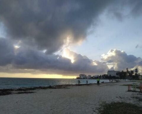 President orders hotels in San Andrés to open space for shelters