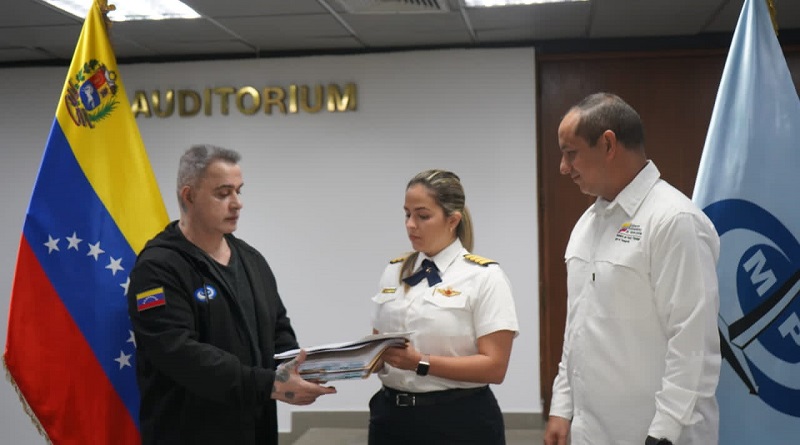 Prosecutor's Office receives defamation complaint against female Conviasa pilots