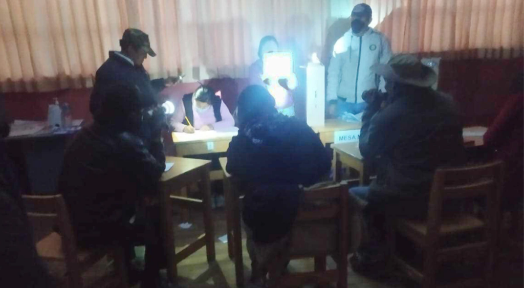 Puno: in 5 locations the power went out in the middle of the vote count