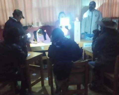 Puno: in 5 locations the power went out in the middle of the vote count