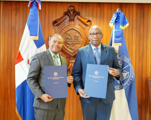 Rector Editrudis Beltrán announces unity between UASD and COOEPROUASD