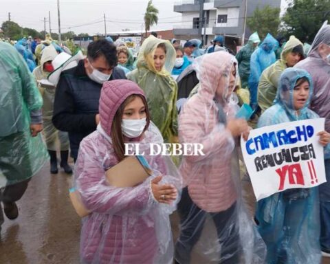 Related to the MAS march asking for the resignation of Camacho and that the strike be suspended due to the census