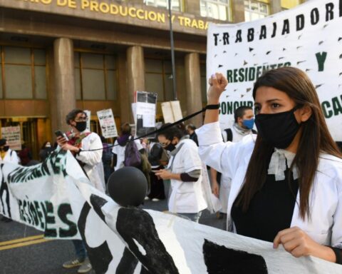 Resident doctors advance a new protest