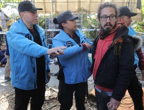 Residents of Ortúzar resist the demolition of a community center
