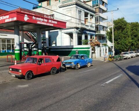 Resignation in the empty or closed gas stations of Havana