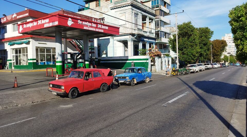 Resignation in the empty or closed gas stations of Havana