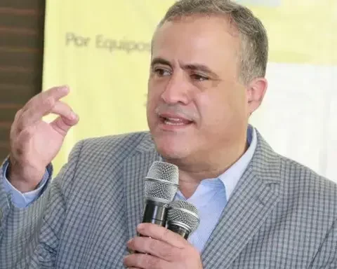 Renuncia del PLD hermano de Domínguez Brito