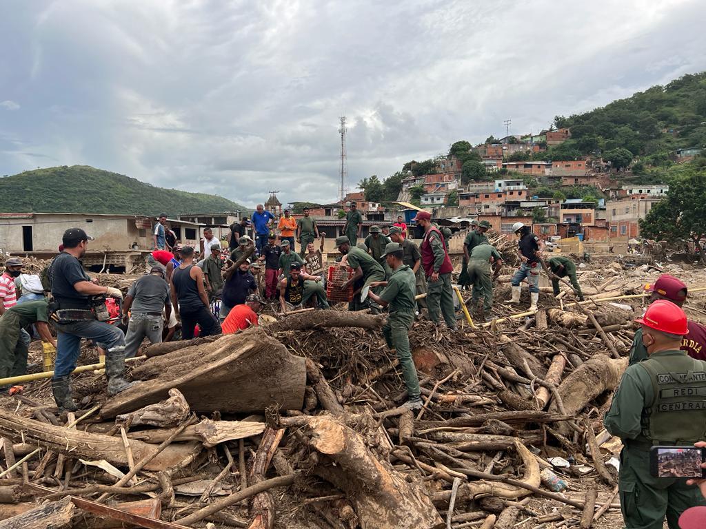 Reverol: civic-military union removes rubble and mud in Las Tejerías