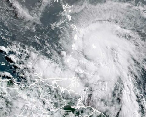 Roslyn makes landfall in the Mexican Pacific as a Category 3 hurricane