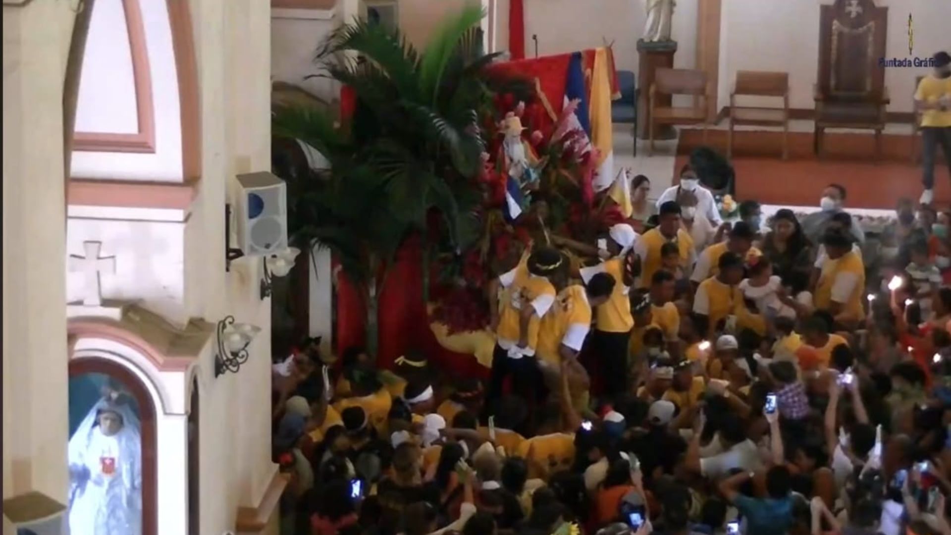 San Jerónimo remains locked in his church, but parishioners pack the temple
