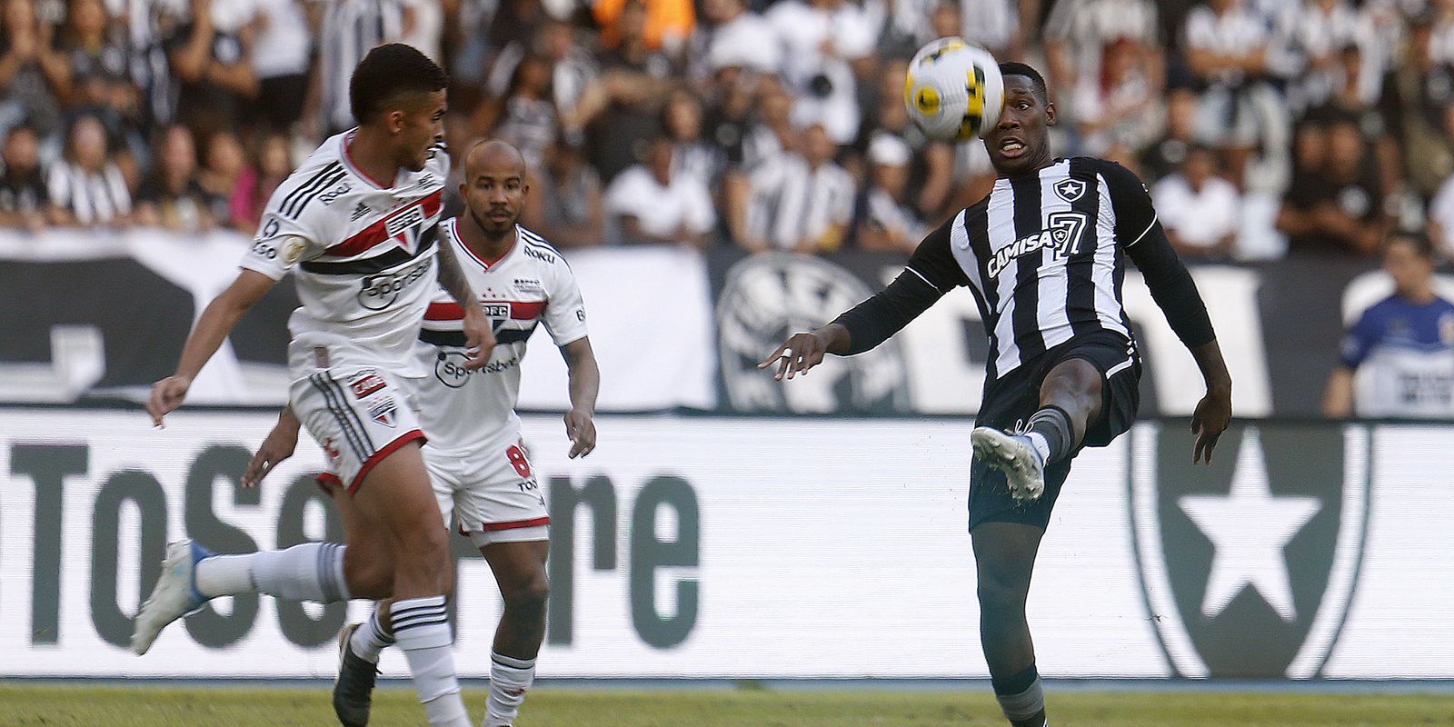 São Paulo and Botafogo face each other for a spot in the G8 of the Brasileirão