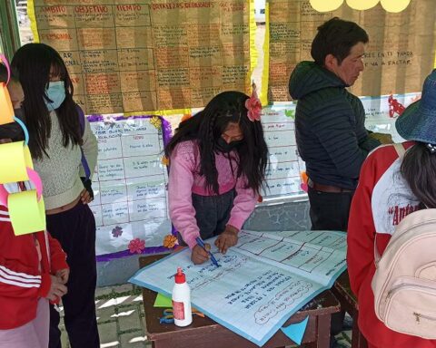 Schoolchildren from Ambato shape their future in Huancavelica