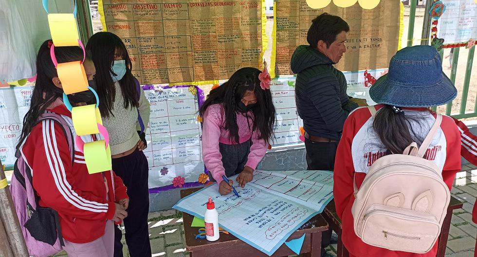 Schoolchildren from Ambato shape their future in Huancavelica