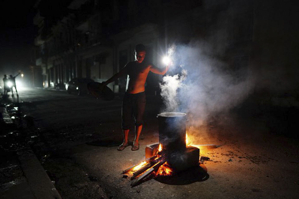 Second day of protests in Cuba after several days without electricity and internet