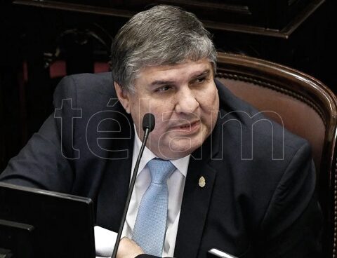 Senator Mayans remains hospitalized "steady" Y "in observation"