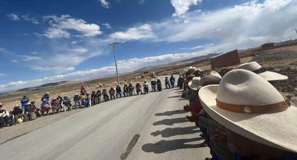 Southern Mining Corridor again blocked by community members in Cusco (PHOTOS)